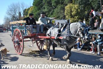 Desfile en 20 de Junio